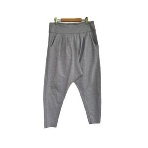 Lululemon Women's Happy Hatha Size 8 Cropped Pants Front Pockets + Secret Pocket